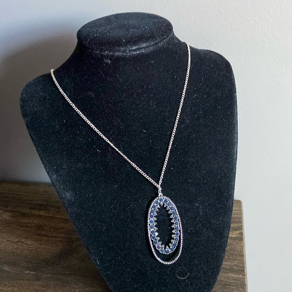 Thin chain and blue rhinestone oval pendant long necklace with extender